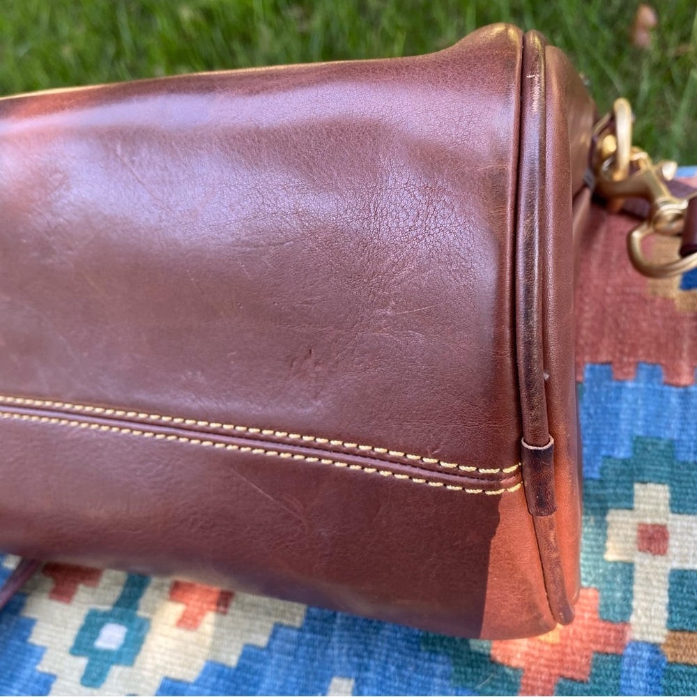 Stunning Dooney and Bourke Bag - Picture 10 of 16